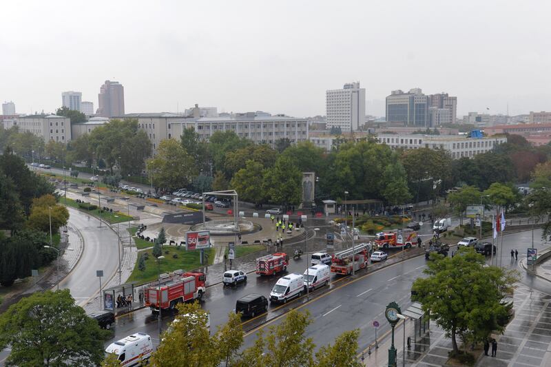 Attentato in Turchia: kamikaze si fa esplodere davanti al ministero degli Interni ad Ankara 3