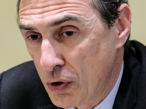 “La priorità deve restare il diritto alle cure”