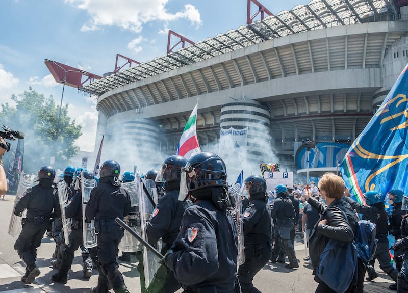 Inter, è festa grande fuori e dentro al Meazza per lo scudetto numero 19 13