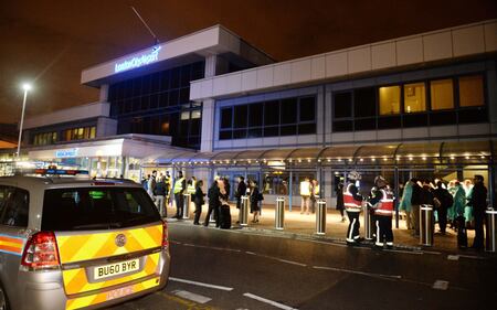 Fuga di sostanze chimiche: evacuato l'aeroporto di Londra 17