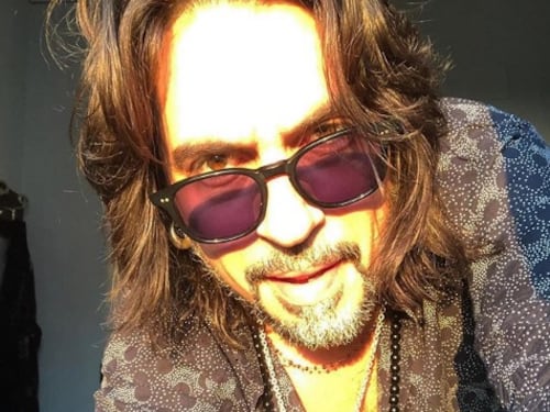 Francesco Sarcina svela: "Ho sniffato le ceneri di mio padre come Keith Richards"