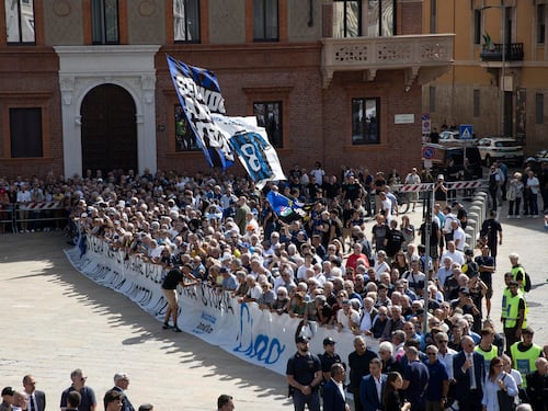 "Ciao Sandro": centinaia di tifosi ai funerali del campione