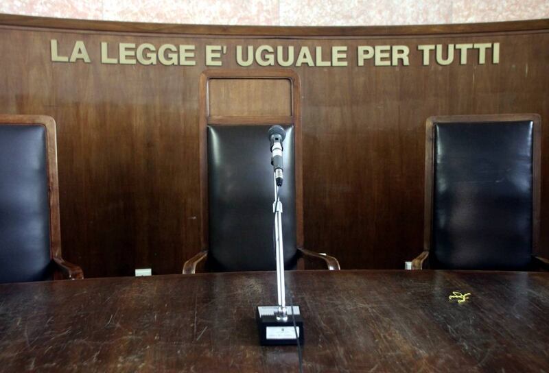 Straniero ruba more e muore in un pozzo. A processo i proprietari
