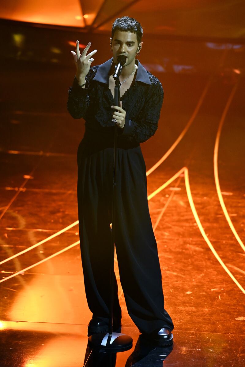 Sanremo 2024: ecco il look della terza serata del Festival di Maninni 6