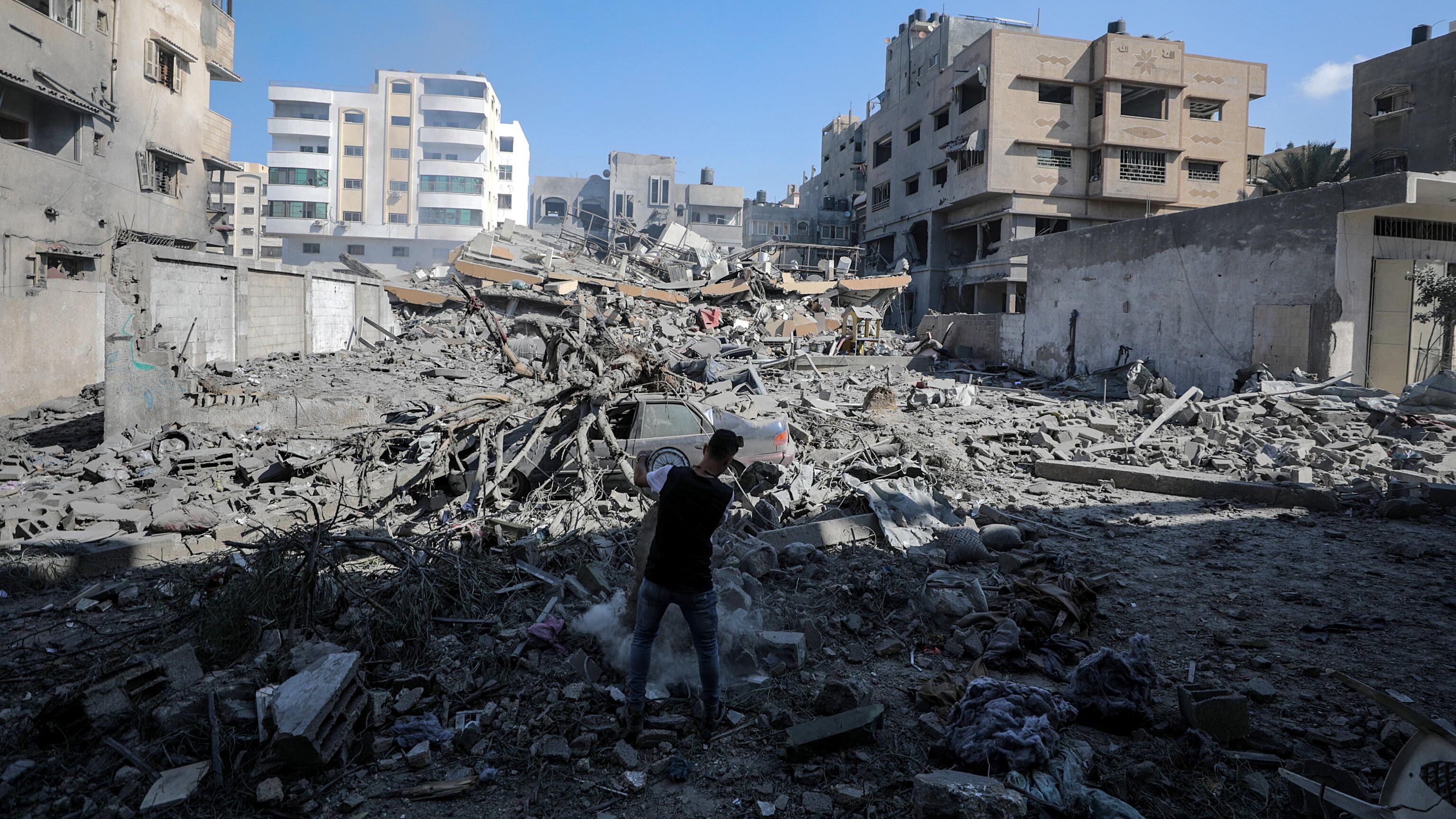 I terroristi drogati per l'attacco a Israele. Netanyahu al fronte: "La battaglia è a Gaza. Combattete da leoni"