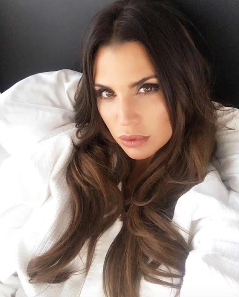 Claudia Galanti, seno in vista a Milano 12