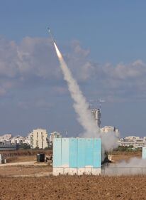 Hamas attacca Israele con razzi e missili: almeno 100 feriti 9