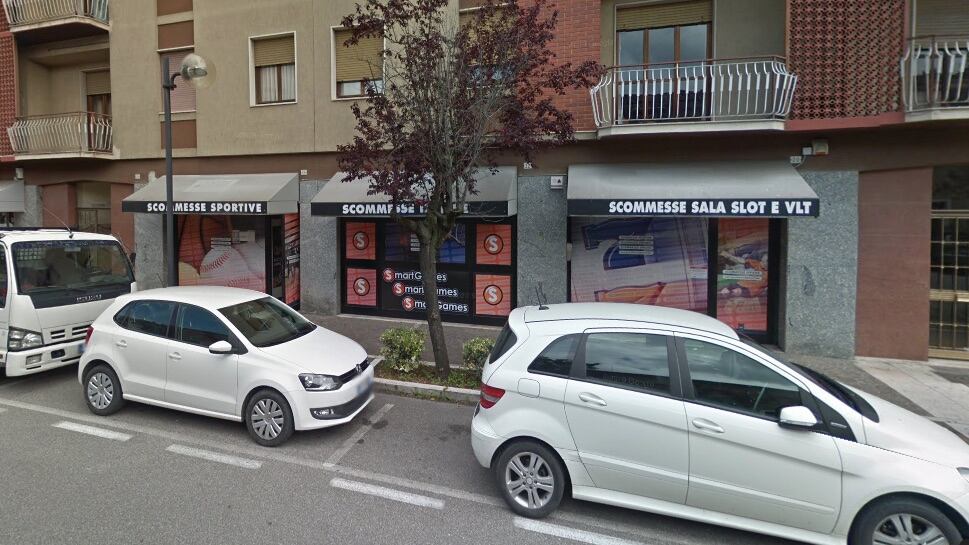Rapina in una sala slot: il titolare ucciso a sprangate