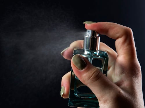Profumi primaverili, le fragranze più amate dalle over 50