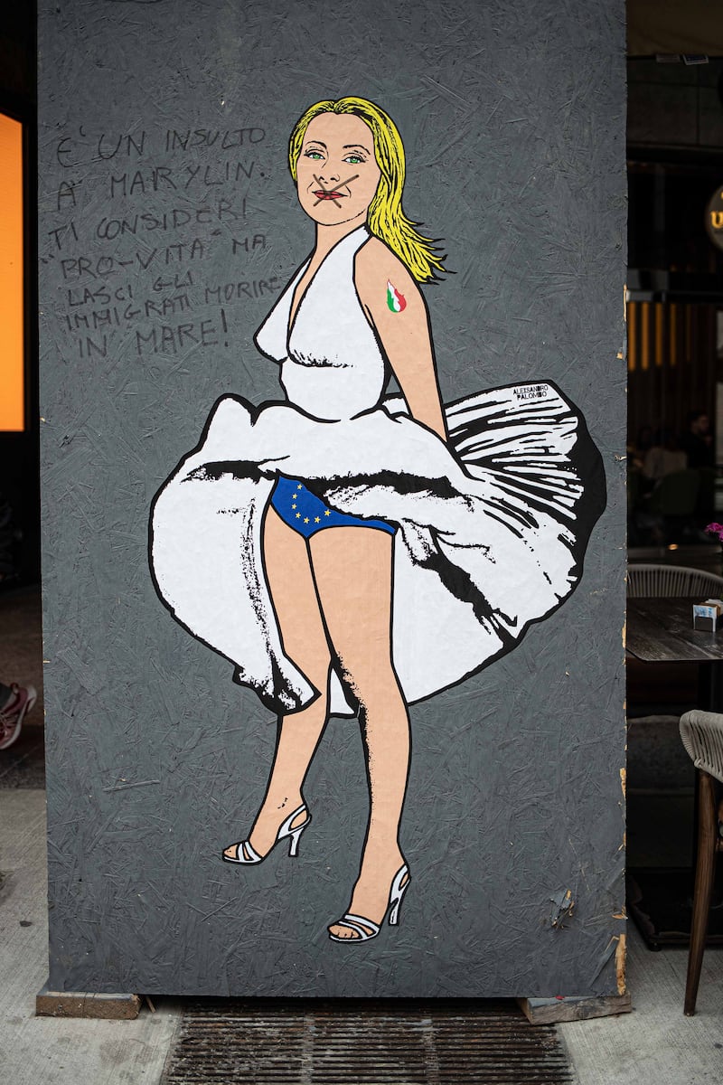 Milano, lo sfregio al murales su Giorgia Meloni 2