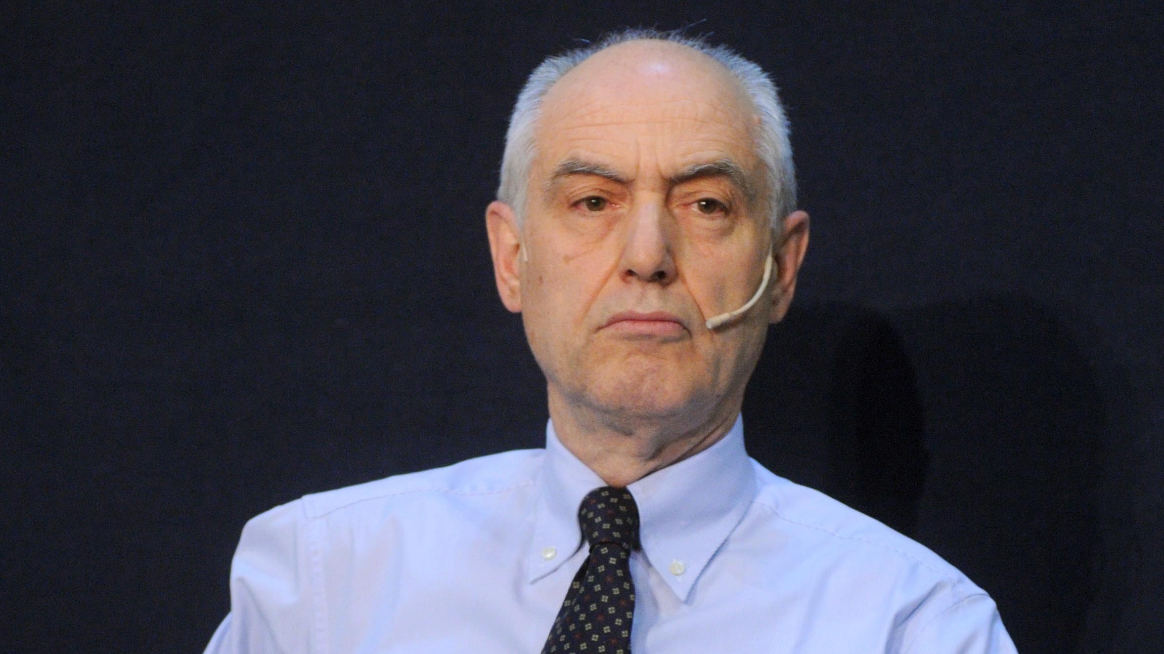 Intesa, niente esuberi e filiali aperte la sera