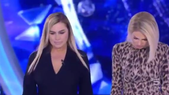 Gf Vip, Lory Del Santo non è eliminata. E tira le orecchie ai suoi compagni