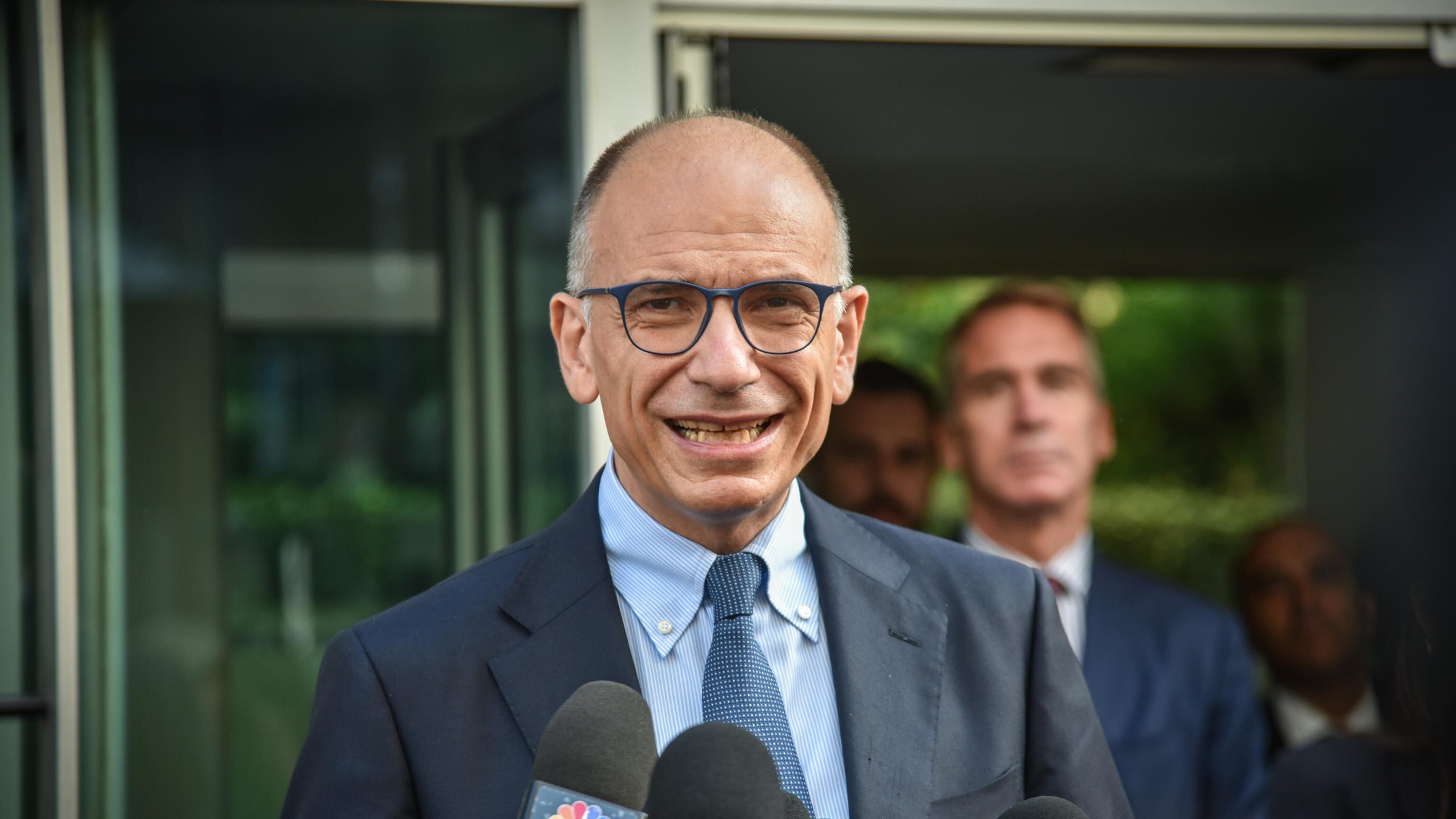 Slogan, "meme" e istruzioni ai candidati. Ma il leader non convince neppure loro