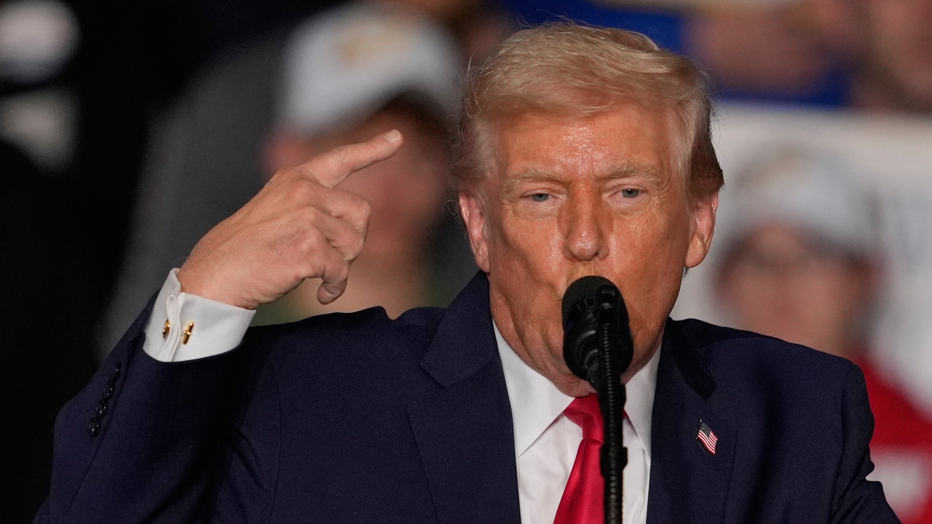 Trump atteso a Milano: pronto l'Air Force one se l'hockey Usa va in finale