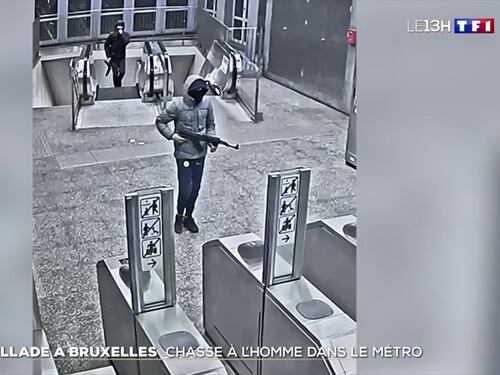 Sparatoria a Bruxelles: caccia all'uomo nella metropolitana