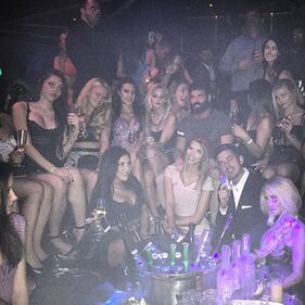 Poker, soldi e donne nude: è Dan Bilzerian il re di Instagram 12