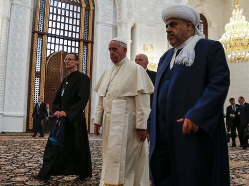 L'appello del Papa in moschea: "Mai più violenza in nome di Dio"