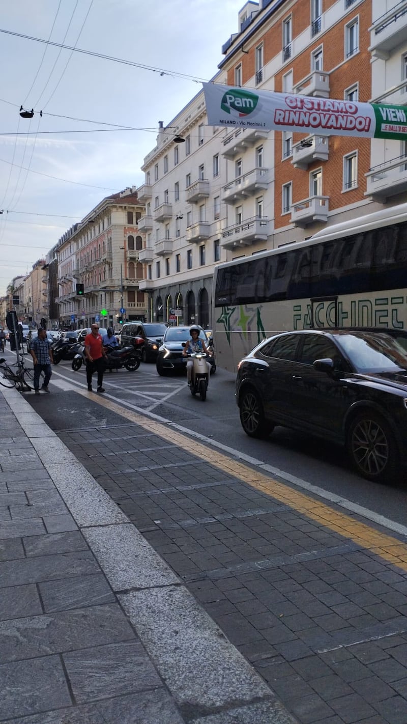 Corso Buenos Aires traffico bloccato per guasto pullman 3
