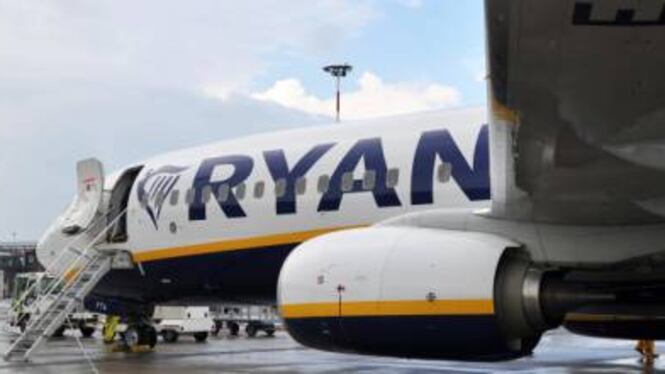 Ryanair e Wizzair fanno pagare il bagaglio a mano? L'antitrust blocca tutto