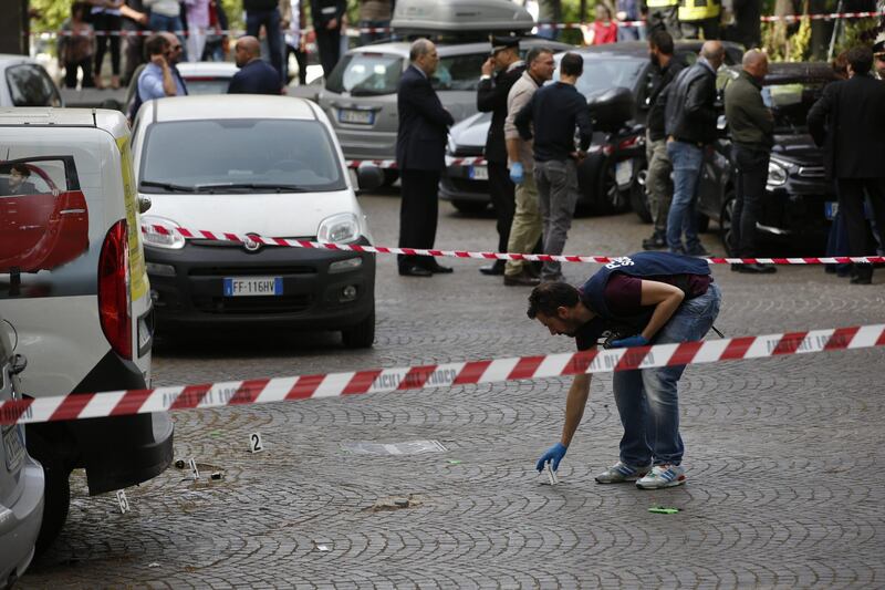 Roma, esplosione in strada: ordigno rudimentale nel parcheggio delle Poste 1