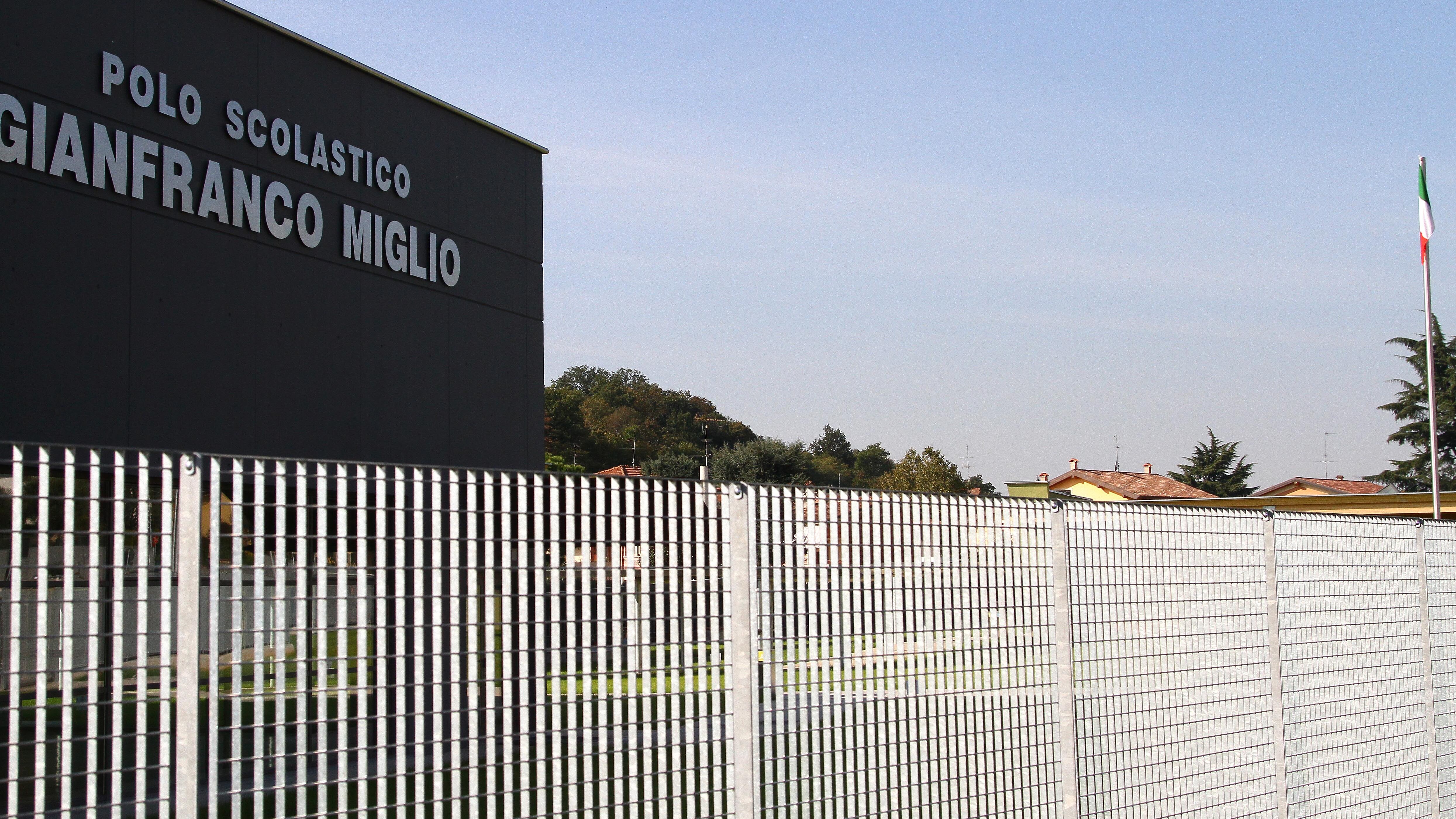 Il sindaco di sinistra cancella Gianfranco Miglio da Adro. Ira della Lega: "Ignorante e codardo"