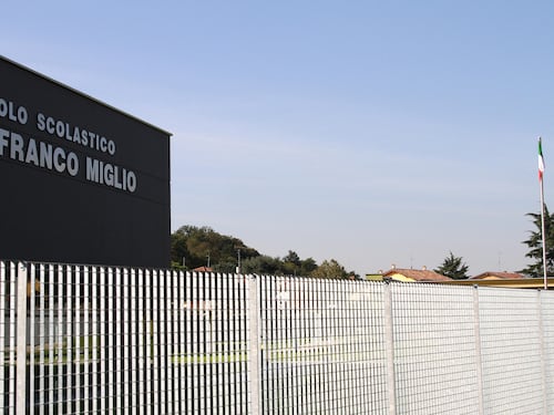 Il sindaco di sinistra cancella Gianfranco Miglio da Adro. Ira della Lega: "Ignorante e codardo"