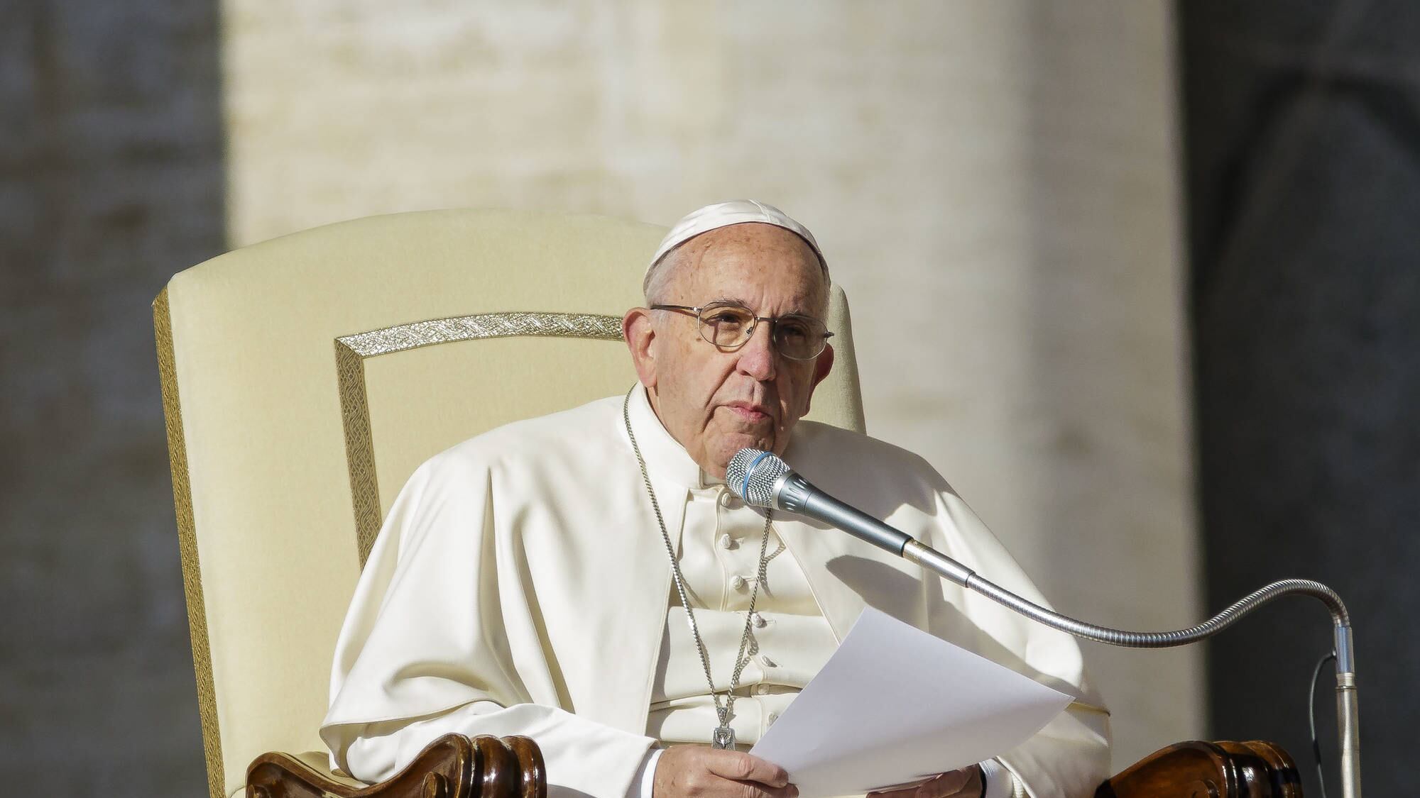 Papa Francesco: "La chiusura con gli immigrati è più rischiosa dell'accoglienza"