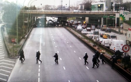 La polizia sul luogo del sequestro a Parigi 1