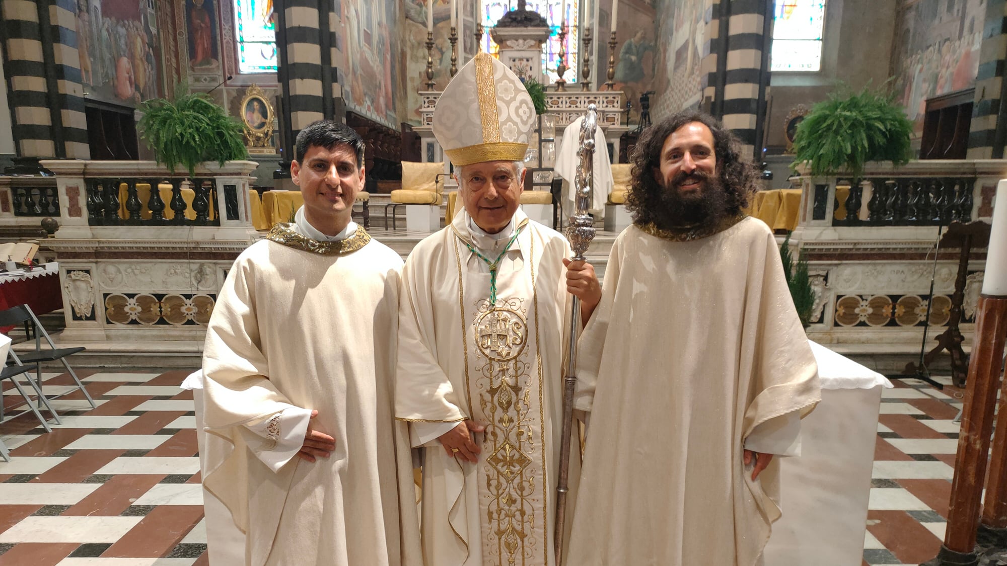 La nuova vita di Giulio, da chitarrista punk a sacerdote