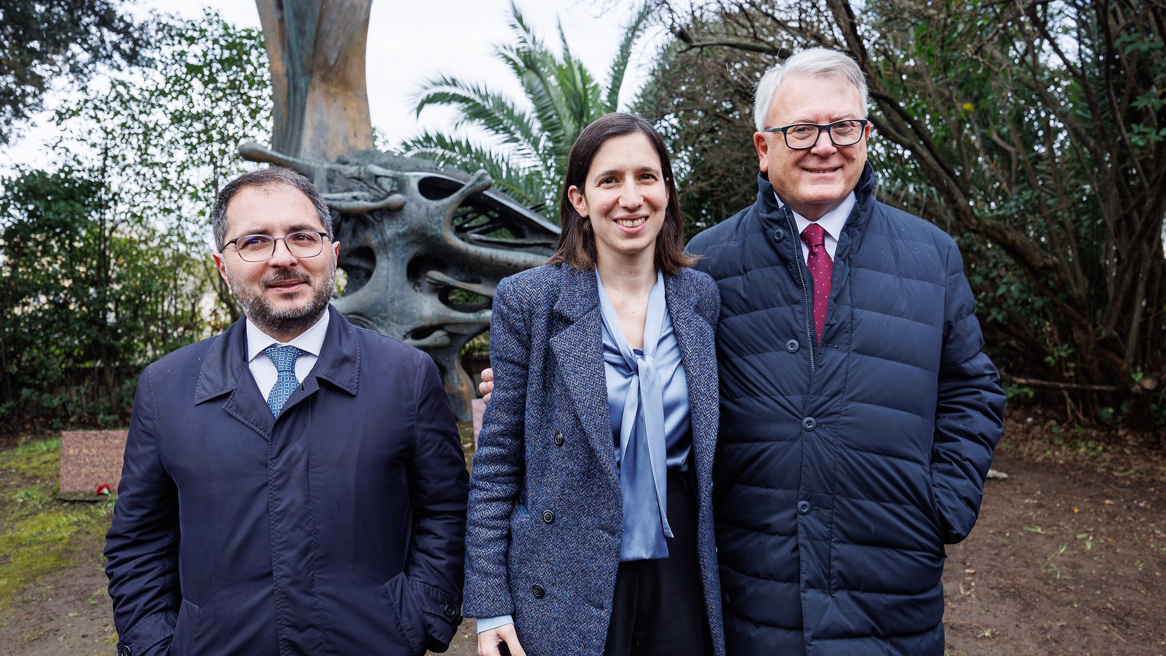 Schlein si fa incoronare anti Meloni dal Pse. Omaggia Matteotti e snobba il rivale Conte