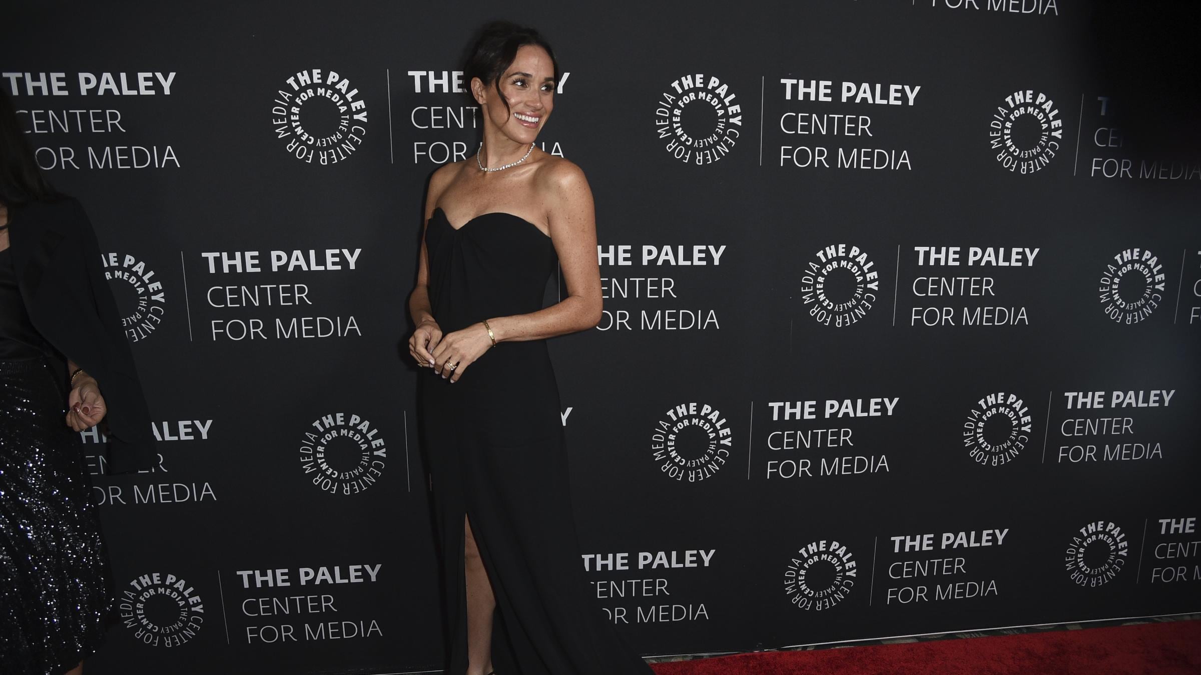 "Meghan ha una figlia segreta". L’indiscrezione dal tempismo sospetto