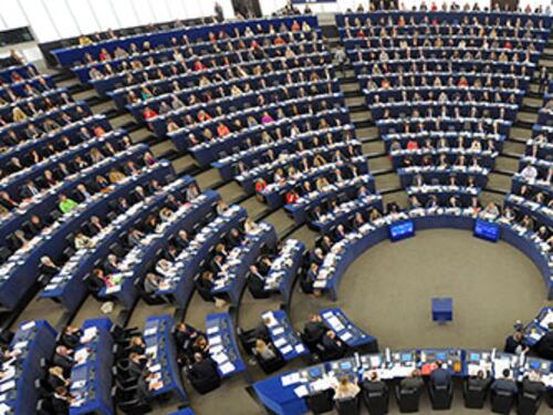Parlamento Ue condanna la Polonia anti-aborto: "Sessualità non è crimine"