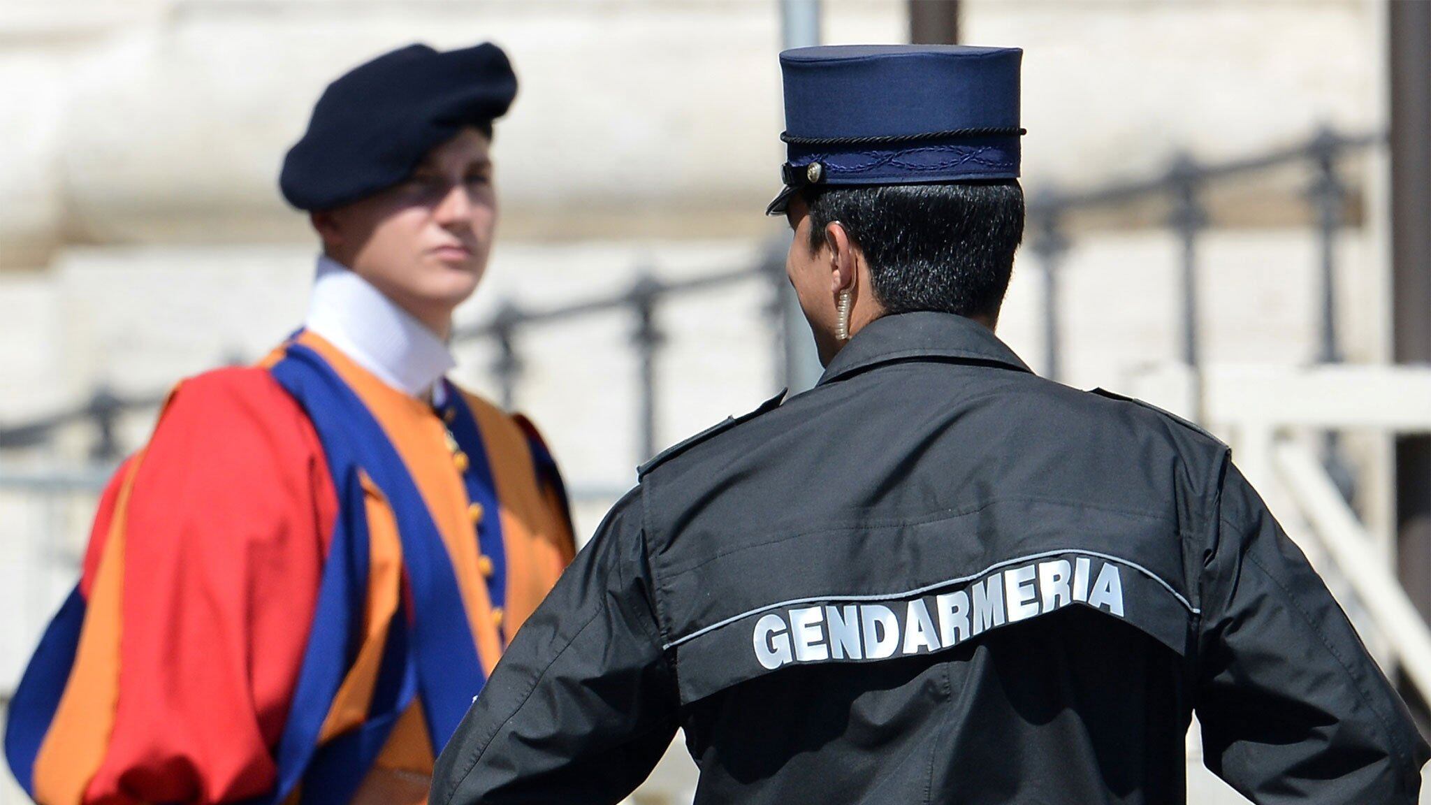 Soffiate e scandali in Vaticano: il capo della gendarmeria rischia