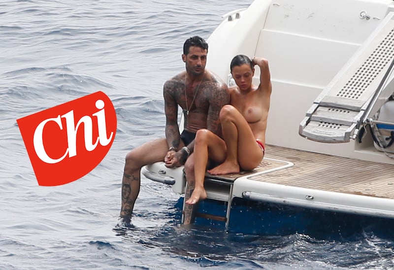 Fabrizio Corona e Silvia Provvedi hot sullo yacth a Capri 2