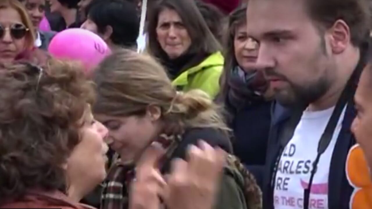Roma, le femministe "cacciano" a un uomo dalla testa del corteo