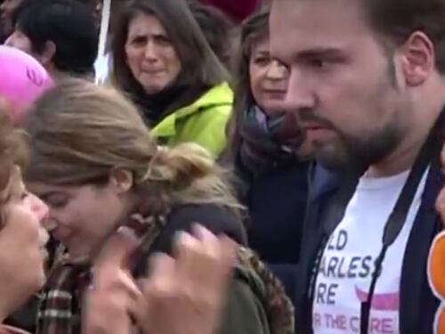 Roma, le femministe "cacciano" a un uomo dalla testa del corteo