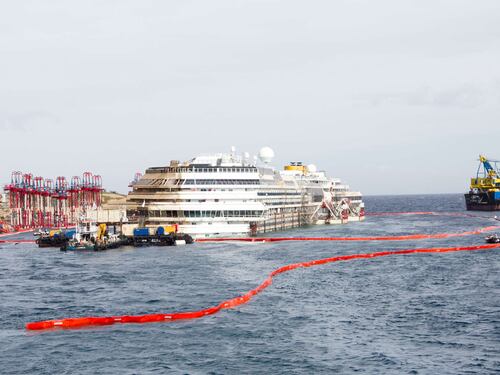 Concordia, il testimone: "Schettino accelerò con gli scogli a 20 metri"