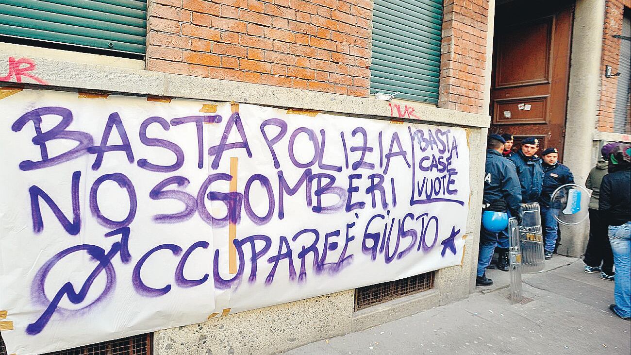 Sgomberi quartiere per quartiere. Il Viminale manda i "rinforzi"