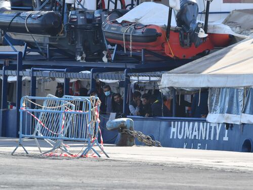 Come da copione arriva l'assist del giudice alla Ong: "Decreto illegittimo"