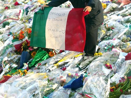 Una "medaglietta" agli eroi: la rabbia dei parenti dei caduti