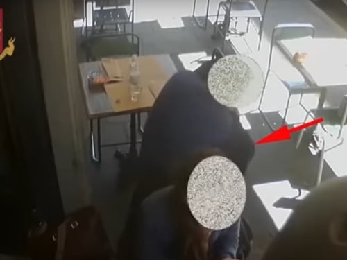Il trucco della giacca: così i ladri ti derubano al bar
