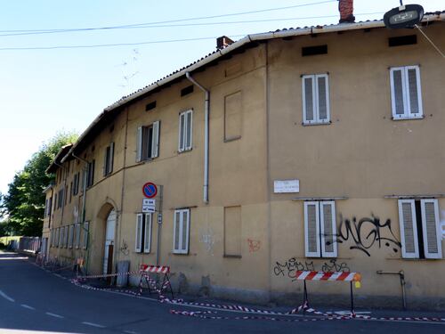 Cascina Boldinasco, lavori fermi e covo di disperati