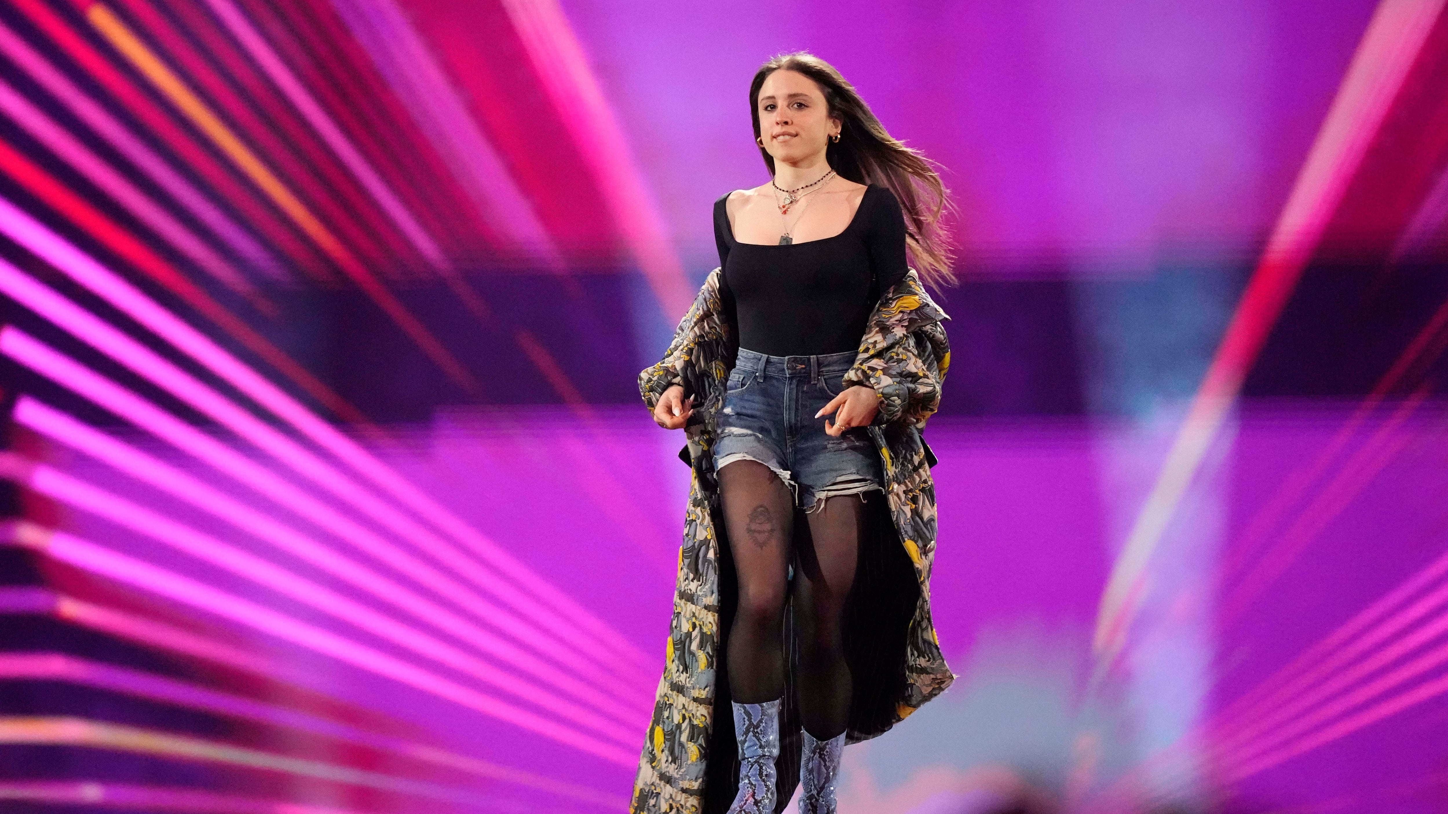 "Voglio che le mie canzoni guardino le persone dritte negli occhi"