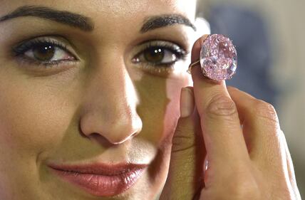 All'asta il diamante rosa da 60 milioni 3