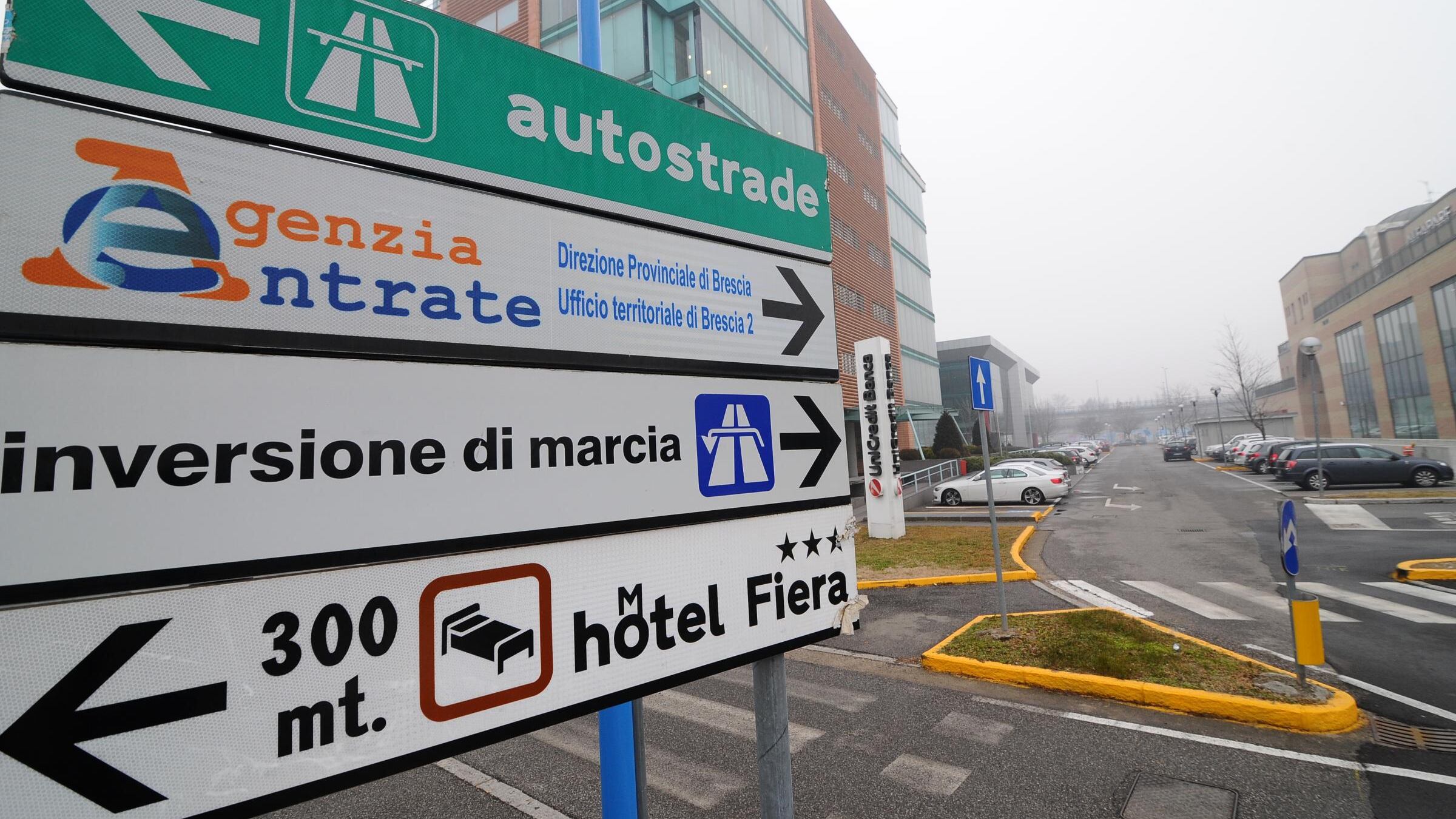 Ecco le foto postate online che scatenano l'ira del Fisco
