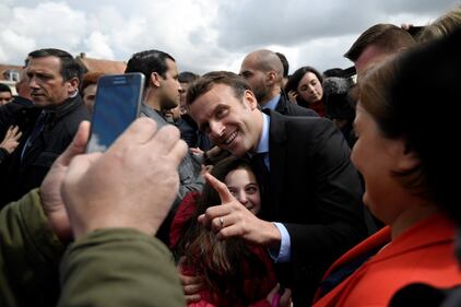 Macron contestato dagli operai Whirlpool 12