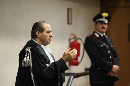 Di Pietro torna a vestire la toga 1
