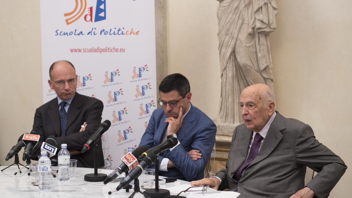 "Lega su posizioni xenofobe". E Napolitano viene denunciato