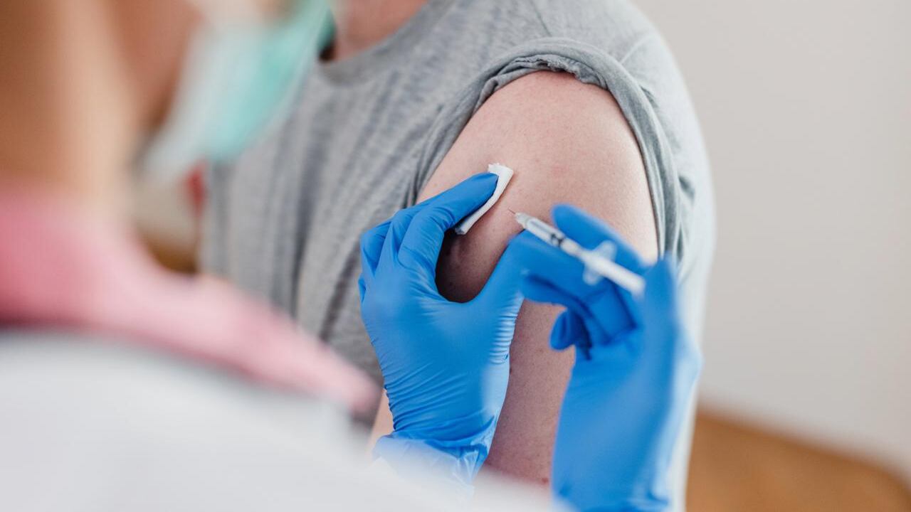 Vaccini, -39% eventi avversi sospetti: ecco quelli con più segnalazioni