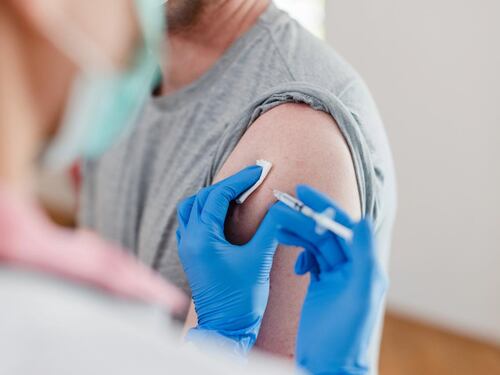 Vaccini, -39% eventi avversi sospetti: ecco quelli con più segnalazioni